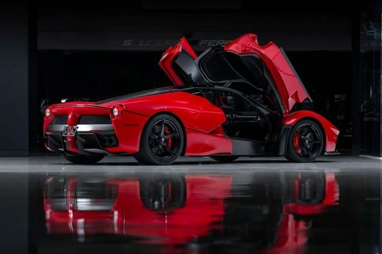 <p>2015 Ferrari LaFerrari</p>
<p>İlk hibrit Ferrari modeli olan araçtan 499 adet üretildi.</p>