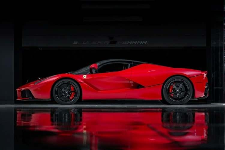 <p>2015 Ferrari LaFerrari</p>

<p>Model sadece 2 bin 842 kilometrede.</p>
