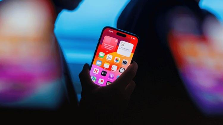 <p>Paylaşılan verilere göre; akıllı telefon satışları yılın ilk çeyreğinde, bir önceki yılın aynı dönemine göre <strong>yüzde 7,8 arttı ve 289,4 milyon</strong> adede yükseldi.</p>
<p> </p>