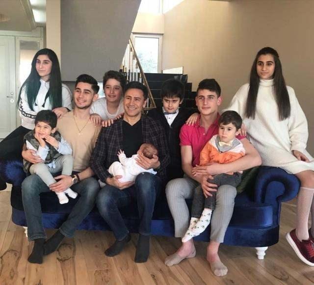 <p>Yıldızhan ve eşinin kareleri, sosyal medyada kısa süre içerisinde en fazla konuşulanlar arasına girdi.</p>
<p> </p>