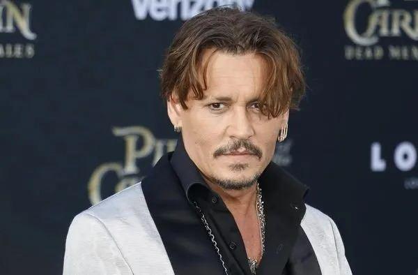 <p>Depp'in kariyerine dönüş filmi Cannes Film Festivali'nde 7 dakika boyunca ayakta alkışlanmıştı.</p>
