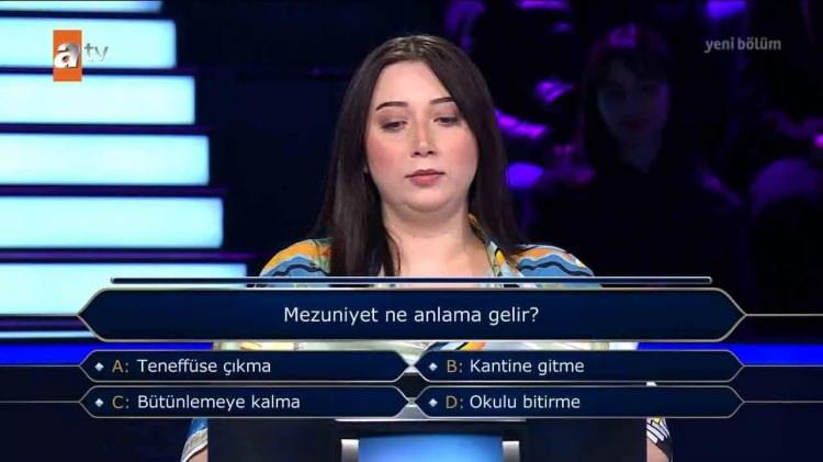 <p>Ünal konuşmasının devamında, "Kalbimin ekmeğini yiyorum galiba. Ama bunlar mutluluk gözyaşları." ifadeleri ile duygularını dile getirdi.</p>