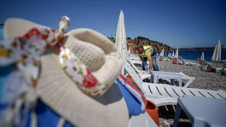 <p>Turizmciler, 2024 sezonunda izinsiz uygulamaların sürebileceğini ancak cezalar ile sistemin ilerleyen dönemde daha uygulanır olacağını ifade ediyor.</p>
<p> </p>