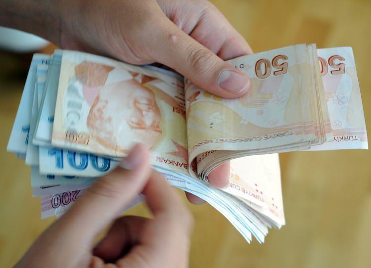 <p><strong>500 BİN LİRA İDARİ PARA CEZASI</strong></p>
<p>İzinsiz kiralama faaliyetine ilk tespitte 100 bin lira ceza ve 15 gün içinde izin belgesi alma süresi veriliyor. 15 günde izin belgesi almadan faaliyete devam edene bu sefer 500 bin lira idari para cezası uygulanıp tekrar 15 gün süre tanınıyor. </p>