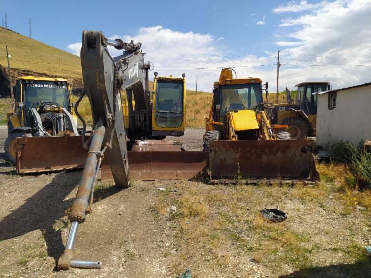 <p>Bunun üzerine zabıta ekipleri, hurdacılara yönelik denetim ve arama çalışmaları yapmaya başladı. Bu durum kabul edilemez. Bu araçlar bu memlekete hizmet vermek için var. </p>
