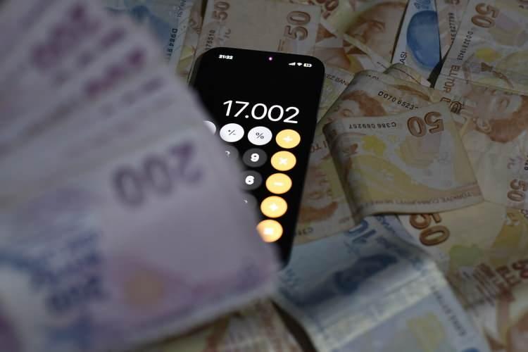 <p> En düşük emekli maaşı da aynı dönemde 10 bin liraya yükseltilmişti.</p>