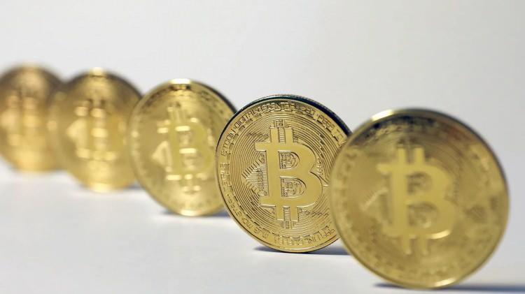 <p>Bitcoin ağında ortalama her 10 dakikada bir blok üretiliyor. Üretilen her blok sonrası ise madencilere ödül veriliyor. Ödül yarılanması ise Bitcoin ağında her 210 bin blokta bir, blok başına verilen ödüllerin yarı yarıya düşmesi olarak biliniyor.</p>
