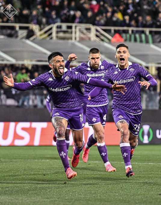 <p>Uzatmaya giden maçta Fiorentina, 92. dakikada Nicolas Gonzalez ve 108. dakikada Cristiano Biraghi'nin attığı gollerle rakibini 2-0 yenerek yarı final biletini aldı.</p>
