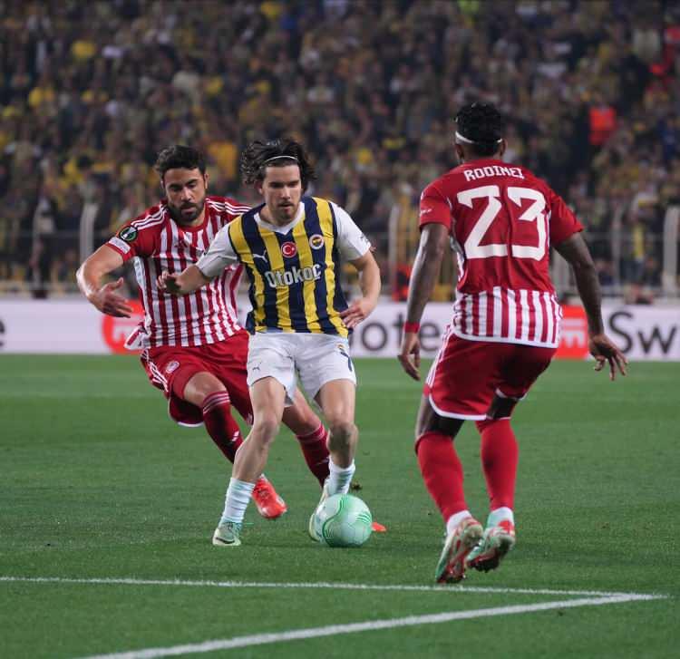 <p>Penaltılara giden mücadelede 3-2 üstünlük sağlayan Olympiakos yarı finalde İngiliz ekibi Aston Villa'nın rakibi oldu.</p>
