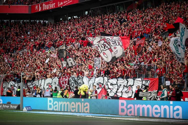 <p>Bu sezon tüm kulvarlarda oynadığı 43 maçta mağlubiyet yüzü görmeyen Bayer Leverkusen'in yenilmezlik serisi devam ediyor.</p>