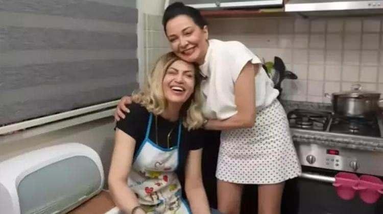 <p>Evrim Akın bu kez son dönemde yaptığı açıklamalarla gündemden düşmeyen Mehtap Yılmaz'ın 3+1 evine konuk oldu.</p>
<p> </p>