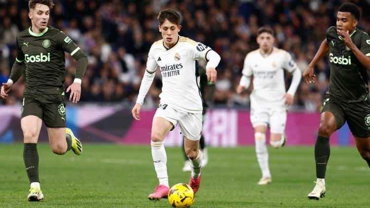 <p>Rakip fileleri bu 7 maçta 1 kez havalandıran Arda, şans bulduğu anlarda saha içinde gösterdiği başarılı performans ile taraftarını da adeta büyüledi.</p>
