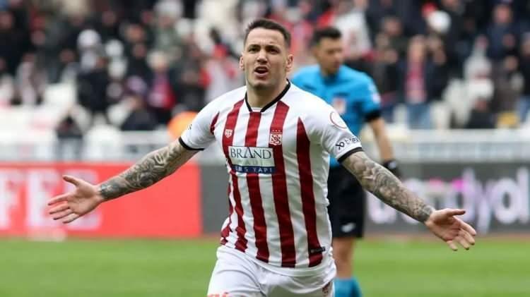 <p>Rey Manaj - Sivasspor</p>

<p>27 maç - 16 gol</p>
