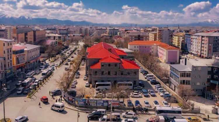 <p><strong>AĞRI</strong></p>

<p>Kadınlarda ortalama yaşam s&uuml;resi: 79.6</p>

<p>Erkeklerde ortalama yaşam s&uuml;resi: 74,1</p>

<p>Ortalama: 76,8</p>
