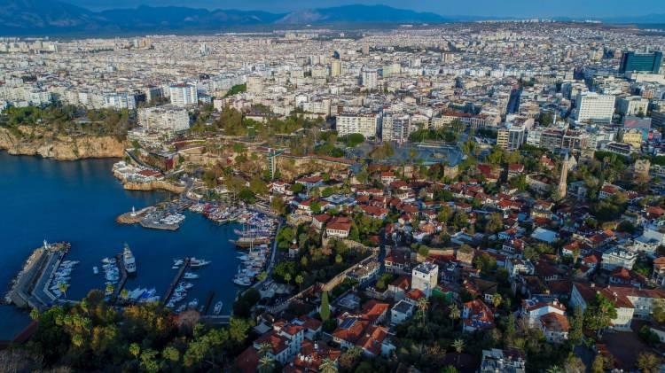<p><strong>ANTALYA</strong></p>

<p>Kadınlarda ortalama yaşam s&uuml;resi: 82,4</p>

<p>Erkeklerde ortalama yaşam s&uuml;resi: 77,3</p>

<p>Ortalama: 79,7</p>
