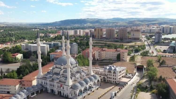 <p>KIRIKKALE</p>

<p>&nbsp;</p>

<p>Kadınlarda ortalama yaşam s&uuml;resi: 80,8</p>

<p>&nbsp;</p>

<p>Erkeklerde ortalama yaşam s&uuml;resi: 75,2</p>

<p>&nbsp;</p>

<p>Ortalama: 77,9</p>
