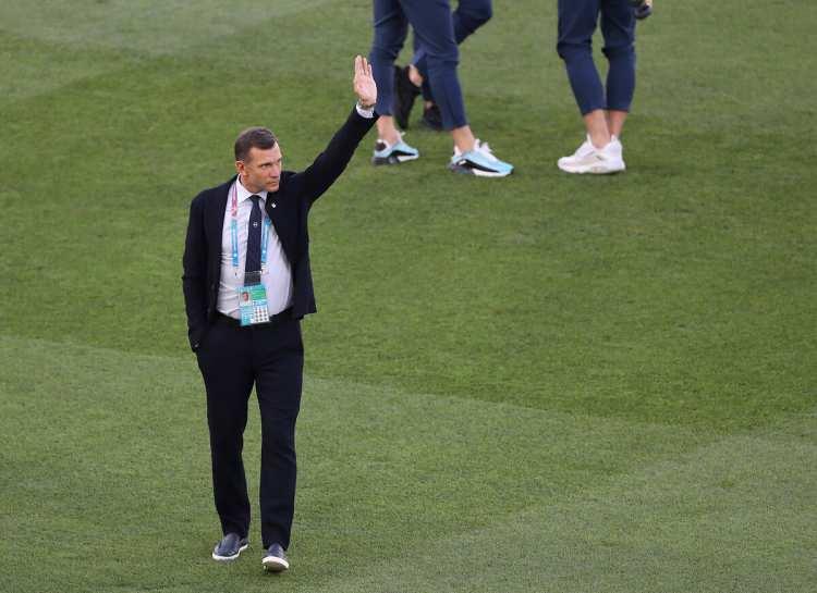 <p>Futbolculuk döneminde özellikle İtalyan devi Milan'da gösterdiği performans ile futbolseverlerin hafızasına kazınan Ukraynalı efsane, başlattığı bu uygulama ile birçok ülkeye yolsuzluk ve şikeye karşı mücadelede ışık tutabilir.</p>
