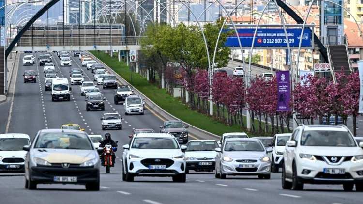 <p>Özellikle Ankara-Samsun kara yolunda trafik yoğunluğunun arttığı,</p>
