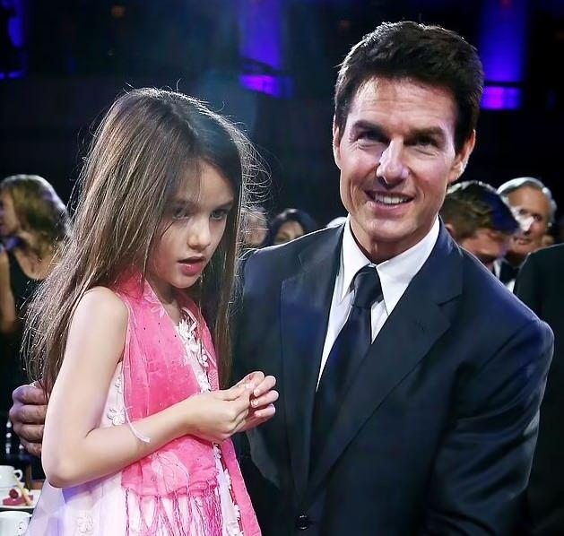 <p><span style="color:#800080"><strong>TOM CRUISE'UN TERK ETTİĞİ KIZI YILLAR SONRA İLK KEZ GÖRÜNTÜLENDİ</strong></span></p>
