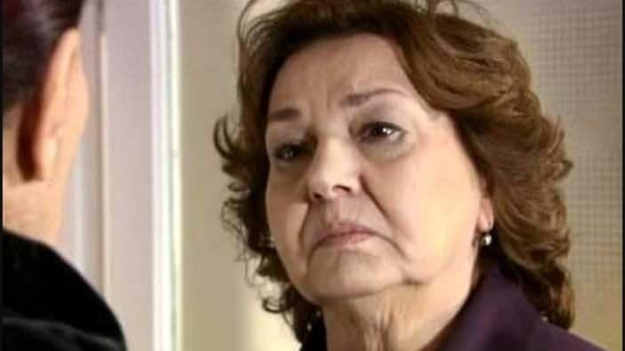 <p>Güven Hokna özellikle Yaprak Dökümü'nün Hayriye'si olarak çok sevilmişti...</p>
