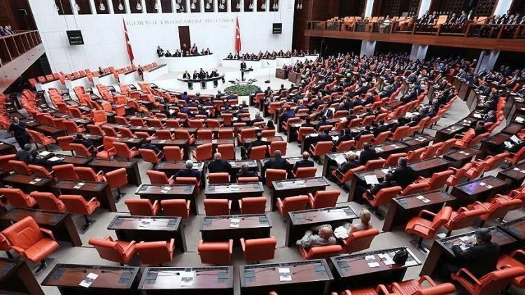 <p>Hür Dava Partisi: 4</p>
<p>Türkiye İşçi Partisi: 3</p>
<p>Demokrat Parti: 3</p>
<p>Emek Partisi: 2</p>
<p>Demokratik Bölgeler Partisi: 2</p>
<p>Demokratik Sol Parti: 1</p>
<p>Bağımsız Milletvekili: 5</p>