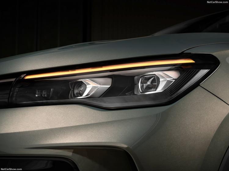 <p>Ayrıca sıfırdan kalkış esnasında ve anlık ekstra güce ihtiyaç duyulan zamanlarda, herhangi bir gecikme olmadan 14 kW güç ve 56 Nm ekstra tork desteği sunan kompakt bir elektrik motoru olarak da çalışıyor.</p>

