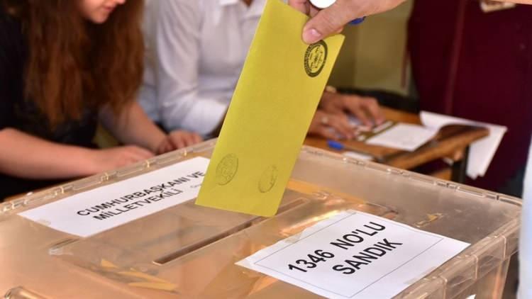 <p>Asal Araştırma tarafından hazırlanan son seçim anketinde AK Parti birinci parti olarak yer alırken; diğer partilerin oy oranları da gündem oldu.</p>

<p> </p>
