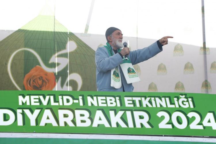 <p>Bağlar ilçesindeki Nevruz Parkı'nda, Peygamber Sevdalıları Vakfı tarafından Mevlid-i Nebi Haftası kapsamında <strong>'Cihad Önderi Hazreti Muhammed' </strong>temasıyla program düzenlendi.</p>
