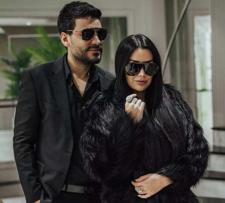 <p>Dilan Polat, Engin Polat&rsquo;ın elini &ouml;pt&uuml; birka&ccedil; dakika sonra ise Dilan Polat sandalyeye oturtuldu. Dilan Polat kızı Nilda&rsquo;ya dokunmak istedi, &lsquo;Kızım seni &ccedil;ok seviyorum&rsquo; dedi. Hakim temas etmenin yasak olduğunu s&ouml;yledi.Dilan Polat aylık gelirinin sorulması &uuml;zerine '200 bin lira' yanıtını verdi.</p>
