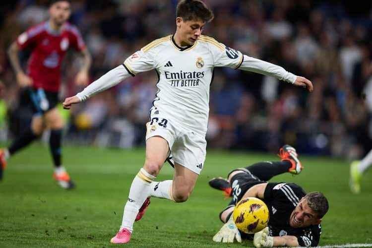 <p>Real Madrid'de son haftalarda forma şansı bulmakta zorlanan ve yedek kulübesine hapsolan Arda Güler, bu durum için memnuniyetsizliğini dile getirmişti.<br />
<br />
 </p>
