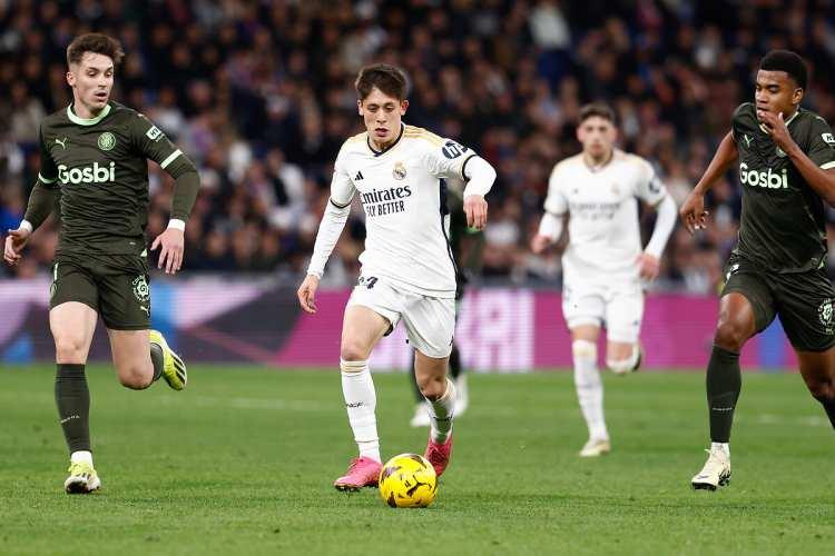 <p>Bunun üzerine gözler Madrid devinin Real Sociedad ile oynayacağı mücadeleye çevrildi.</p>