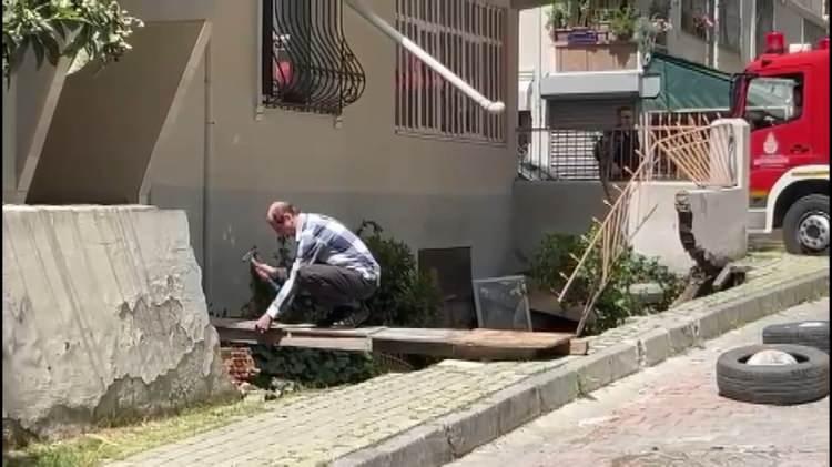 <p>Şans eseri yaralanan kimsenin olmadığı olayda çökmenin toprağın altının boşalması nedeniyle gerçekleştiği belirlendi. </p>
