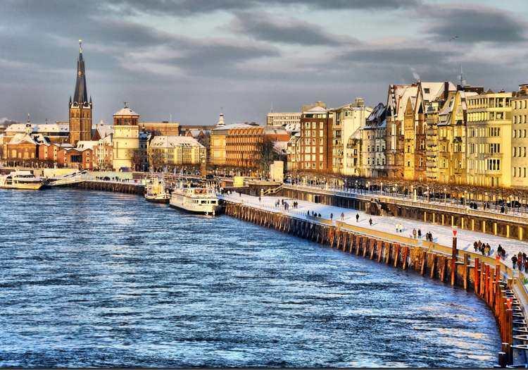 <p>DÜSSELDORF (74) </p>
