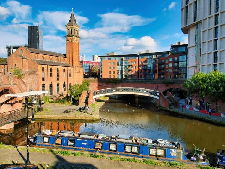 <p>MANCHESTER (73)</p>
