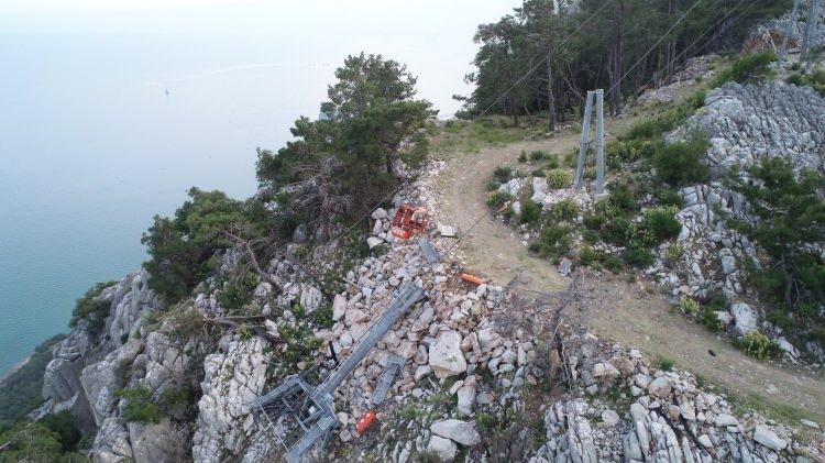 <p>Serkan Yellice'nin hararetli bir şekilde cep telefonuyla görüştüğü ve ekrandaki hataları karşı tarafa aktardığı kamera görüntülerine yansıdı. </p>