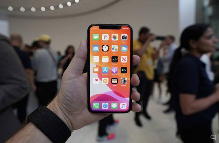 <p><strong>8)  APPLE IPHONE 11</strong></p>
