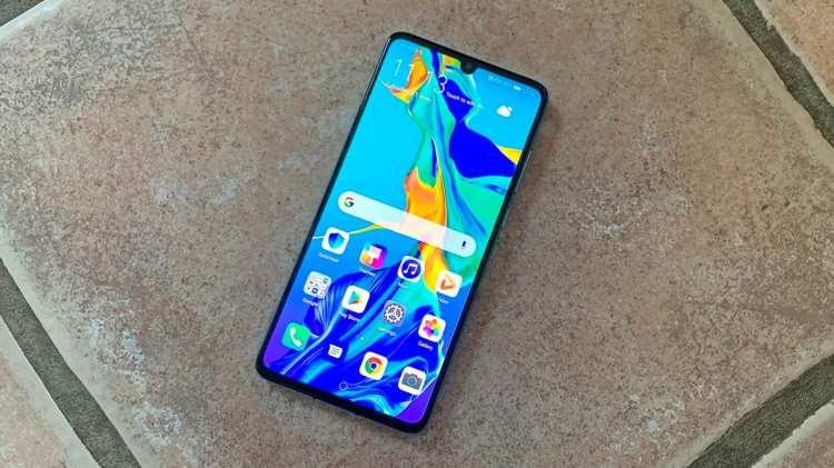 <p><strong>5) HUAWEI P30</strong></p>