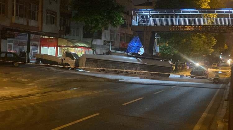 <p>İhbar üzerine olay yerine sağlık, polis, itfaiye ve AFAD ekipleri sevk edildi. Kısa sürede olay yerine gelen sağlık ekipleri yaralı hastaneye kaldırırken, polis ekipleri ise patlama riskine karşı D130 Karayolu’nun Yalova ve İzmit istikametini trafiğe kapattı. Ayrıca çevrede bulunan binalardaki vatandaşlar da tahliye edildi.</p>
