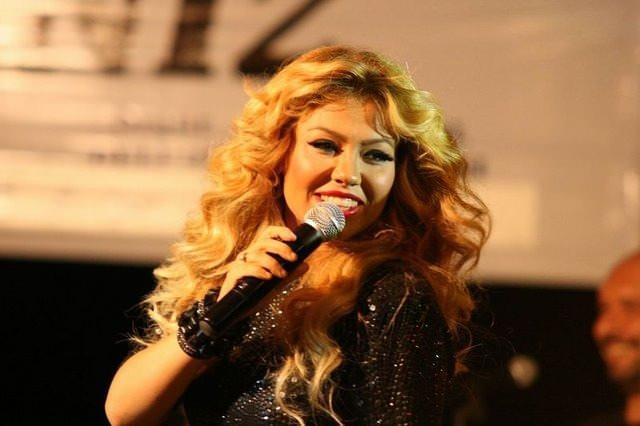 <p>Gerçek adı Fatma Nur Keskin olan Lara 2000'li yıllarda şarkıcılığa adım attı. Şimdilerde 43 yaşında olan ünlü şarkıcı değişimiyle gündem oldu.</p>
