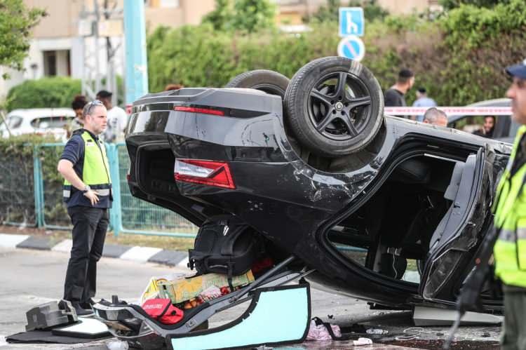<p>Ben Gvir, geçtiğimiz yıl da aracının kırmızı ışıkta geçmesi sonucu başka bir kazaya daha karışmıştı. İsrail medyası da Gvir'in şoförüne trafik kurallarına uymaması yönünde talimat verdiğini bildirmişti.</p>
