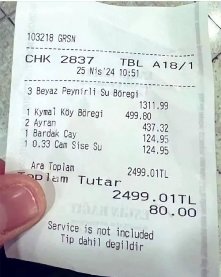 <p><strong>DÜNYADA DÜŞÜYOR BİZDE UÇUYOR |</strong></p>
<p> </p>
<p>Birleşmiş Milletler Gıda ve Tarım Örgütü (FAO) rakamlarına göre; martta gıda fiyatları dünya çapında yüzde 7,7 geriledi. Bazı gıda ürünlerinde fiyat düşüşleri yüzde 25’leri buldu. Hatta şubatta uluslararası gıda fiyatları, son 46 ayın en düşük fiyatına geriledi. Ancak aynı dönemde Türkiye’de yıllık gıda enflasyonu yüzde 70,5 artış olarak kayıtlara geçti. </p>