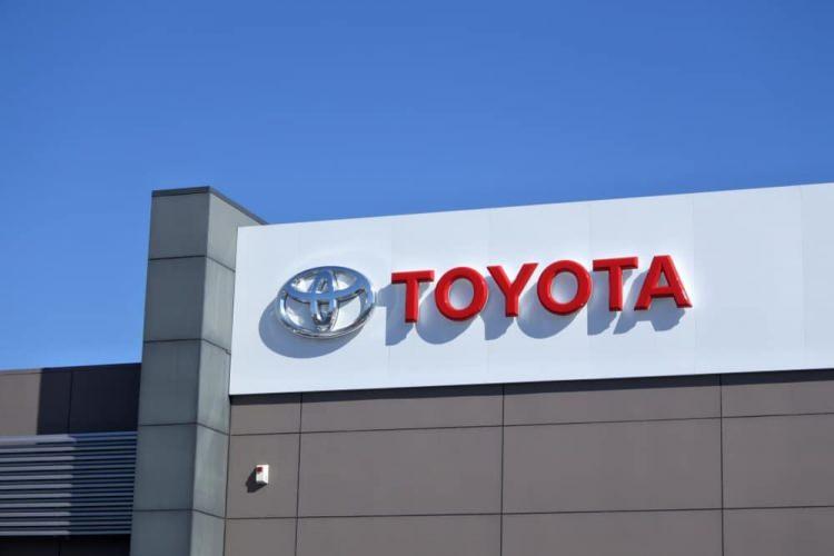 <p><strong><span style="color:#B22222">4) TOYOTA </span> | 7 BIN 239 </strong></p>