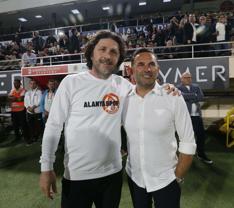 <p>Bu sezon Galatasaray'ın başında tüm kulvarlarda 51 maça çıkan Okan Buruk; 39 galibiyet, 6 beraberlik ve 6 yenilgi aldı.</p>