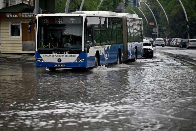 <div><strong>VALİLİK UYARMIŞTI</strong></div>

<div>Ankara'da hava durumu ile ilgili yapılan uyarıda Valilik Başkentlilere şu sözlerle seslenmişti;</div>

<div> </div>

<div> </div>
