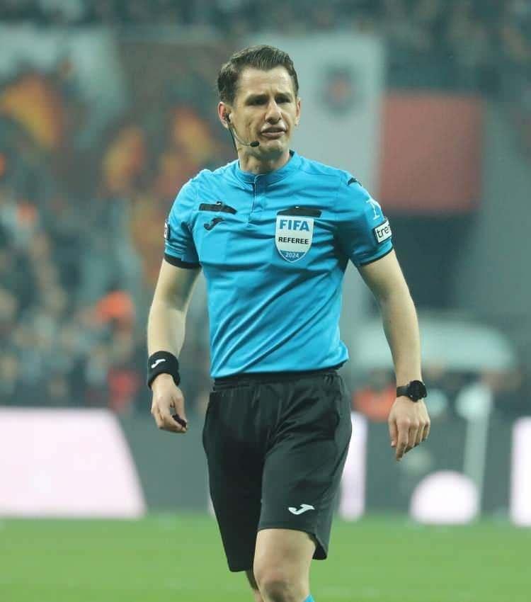 <p>Bir sonraki galeriye göz atın.<br />
<br />
<br />
<br />
EURO 2024'te görev yapacak hakemler belli oldu! </p>