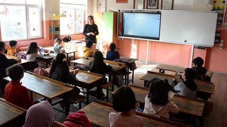 <p>Geçtiğimiz günlerde yeni bir açıklama daha yapan Tekin, atama sayısında anlaşmaya vardıklarını belirtti ve ayrıntıların yakın zamanda belli olacağını duyurdu. </p> 