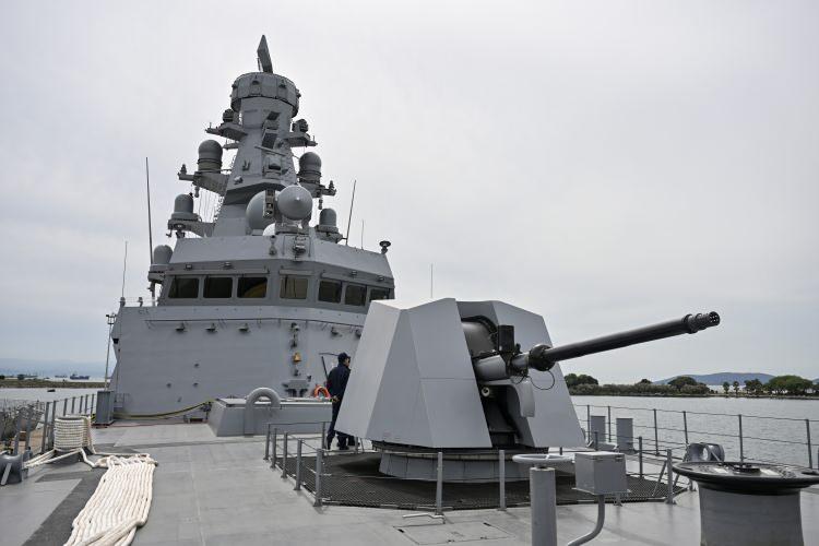 <p>Gemi 231 metre uzunluğa ve 32 metre genişliğe sahip.&nbsp;<br />
Geminin tam y&uuml;k deplasmanı en fazla 27.436 ton.&nbsp;<br />
Gemi tam y&uuml;k deplasmanında en az 20,5 knot azami s&uuml;rate ve 16 knot ekonomik s&uuml;rate sahip.&nbsp;</p>
