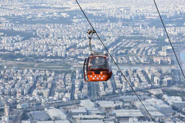 <p>Tespitlere g&ouml;re teleferik kabininin halatlar &uuml;zerinde ilerlemesini sağlayan makaraların değişmesi gerekiyordu.</p>
