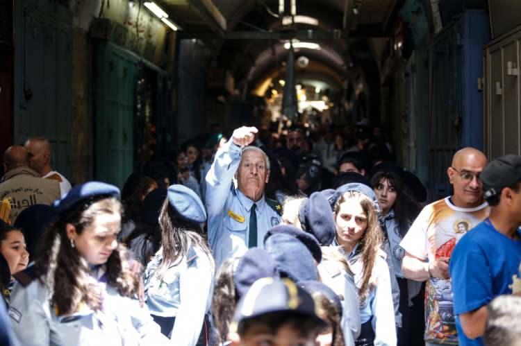 <div>İsrail polisi ve Kiliseye ulaşmak isteyen kişiler arasında zaman zaman sözlü atışma ve arbede yaşandı.</div>

<div> </div>

