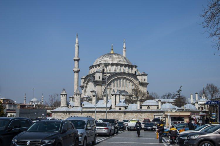 <p><strong><em>Nuruosmaniye Camii Avlusu </em></strong></p>

<p><strong><em>Bostani Ali Camii</em></strong></p>
